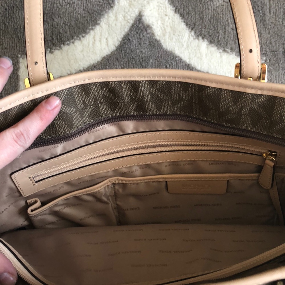 Authentic Michael Kors purse - Picture 2 of 6